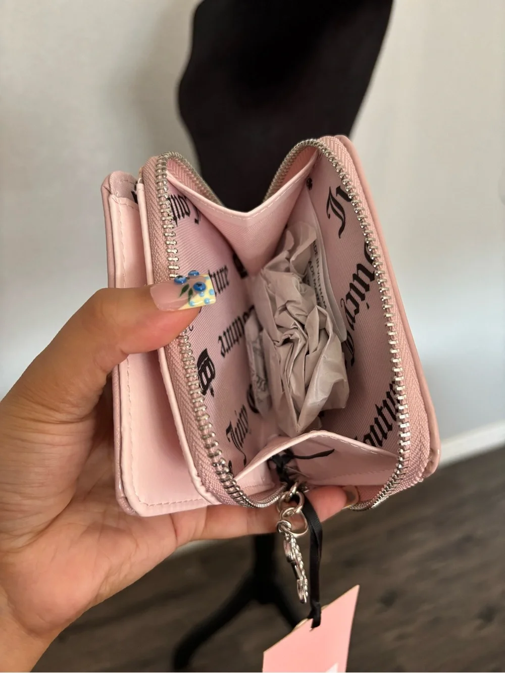 Juicy Couture compact glossy